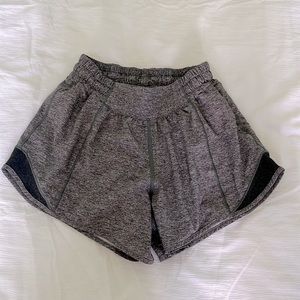 Lululemon Hotty hot shorts 4”